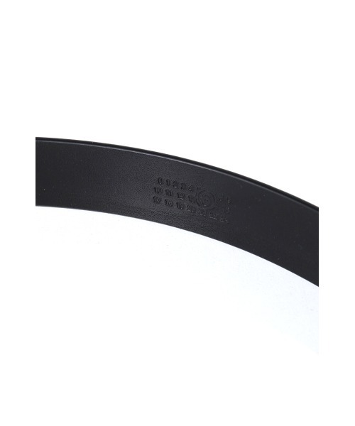 MM6 Maison Margiela(エムエムシックス メゾン マルジェラ)の「NUMERIC BUCKLE 3.0 BELT(ベルト・レディース・ブラック・ONE SIZE)」の4枚目の写真