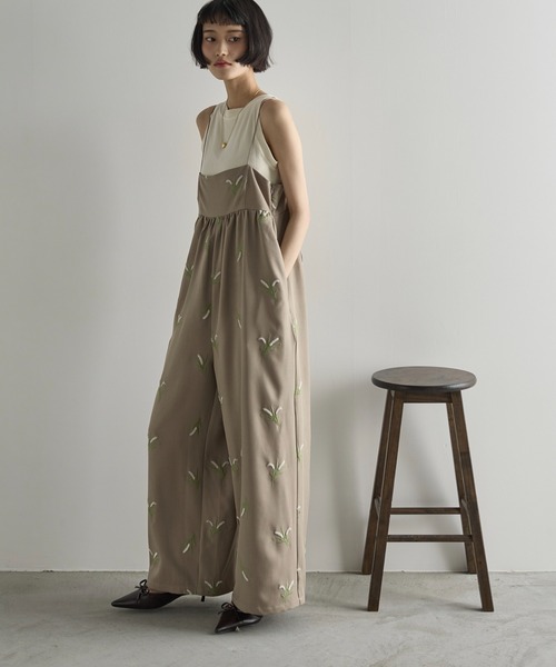 THE YOn（ザヨン）の「フラワーエンブロイダリーキャミサロペット（サロペット/オーバーオール・レディース・ブラック/ベージュ・FREE）」の14枚目の写真