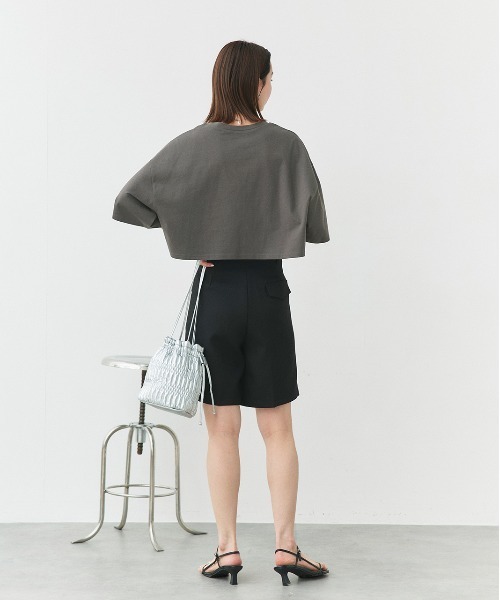 ad thie（アドティエ）の「アソート 箔プリント/ロゴプリント ショート丈Tシャツ（Tシャツ/カットソー・レディース・オフホワイト/チャコール/ブラック/グレー系/ホワイト系/レッド系/ベージュ系/ブラック系/ブルー系・FREE）」の12枚目の写真