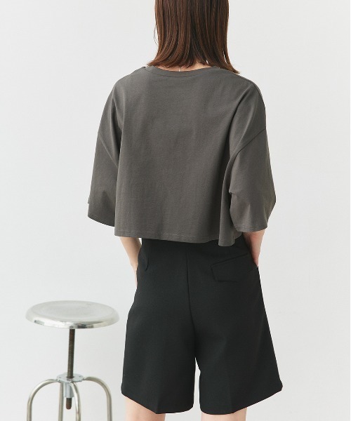 ad thie（アドティエ）の「アソート 箔プリント/ロゴプリント ショート丈Tシャツ（Tシャツ/カットソー・レディース・オフホワイト/チャコール/ブラック/グレー系/ホワイト系/レッド系/ベージュ系/ブラック系/ブルー系・FREE）」の16枚目の写真