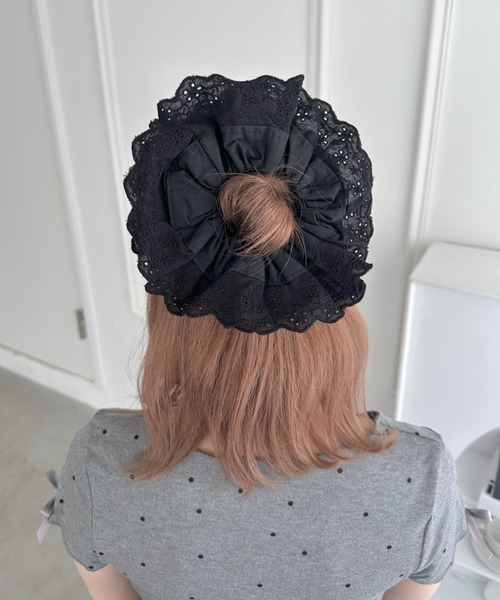 Loueme（ルエム）の「コットンレースボリュームシュシュ（シュシュ・レディース・ブラック/ホワイト・FREE）」の13枚目の写真