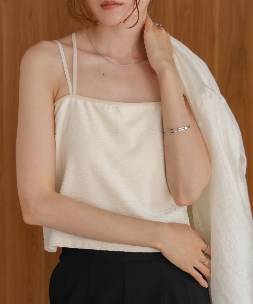 Bab（バブ）の「【S・Mサイズ展開】カップ付キショート丈ジャガードキャミソール（キャミソール・レディース・アイボリー/ブラウン/ブラック・MEDIUM/SMALL）」の2枚目の写真