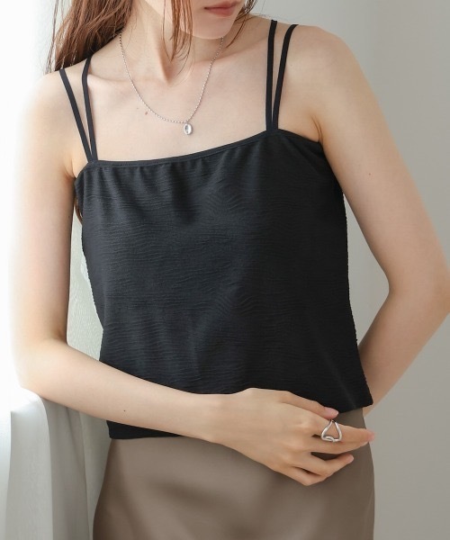 Bab（バブ）の「【S・Mサイズ展開】カップ付キショート丈ジャガードキャミソール（キャミソール・レディース・アイボリー/ブラウン/ブラック・MEDIUM/SMALL）」の3枚目の写真
