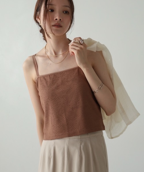 Bab（バブ）の「【S・Mサイズ展開】カップ付キショート丈ジャガードキャミソール（キャミソール・レディース・アイボリー/ブラウン/ブラック・MEDIUM/SMALL）」の4枚目の写真