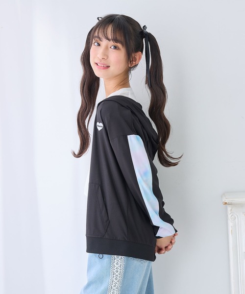 Amourire girl（アムリールガール）の「タイダイスリーブ 切替ジップアップパーカー（UV対策/紫外線対策）（パーカー・キッズ・ブラック/オフホワイト・130cm/140cm/150cm/160cm）」の20枚目の写真