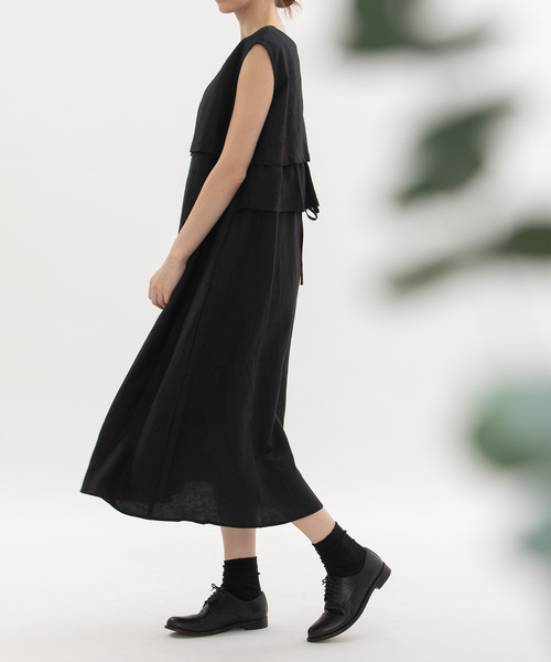 nop de nod(ノップドゥノッド)の「リネンレーヨンラッフル2wayノースリーブワンピース(ワンピース・レディース・ブラック/スミクロ/ネイビー・M)」の5枚目の写真