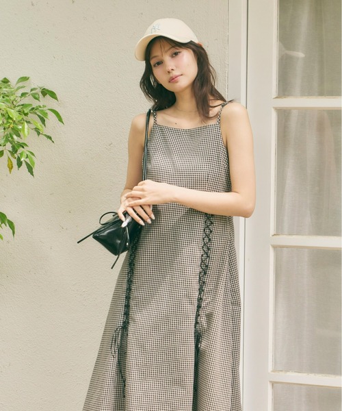 Olu.(オルドット)の「レースアップキャミソールワンピース(ワンピース・レディース・グレー系その他/ブラック×ベージュ・0/1)」の18枚目の写真