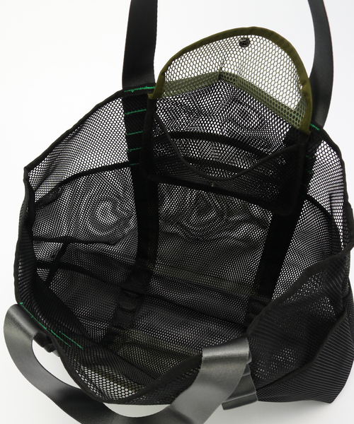 BRAIN DEAD（ブレインデット）の「BRAIN DEAD / ブレインデッド EQUIPMENT MESH TOTE（トートバッグ・メンズ・ブラック/ホワイト・FREE）」の5枚目の写真
