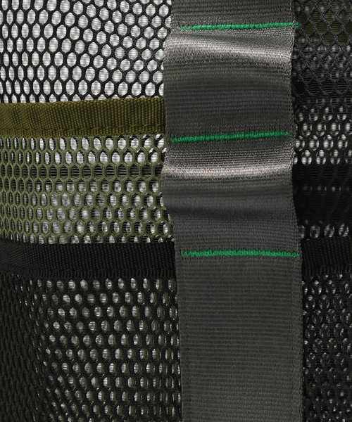 BRAIN DEAD（ブレインデット）の「BRAIN DEAD / ブレインデッド EQUIPMENT MESH TOTE（トートバッグ・メンズ・ブラック/ホワイト・FREE）」の4枚目の写真