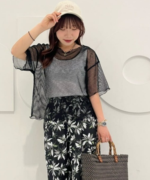 Right-on(ライトオン)の「HONEYSUCKLE ROSE(ハニーサックルローズ)【レディース】シアーボーダー半袖Tシャツ(その他トップス・レディース・ベージュ/ブラック・L/M)」の2枚目の写真