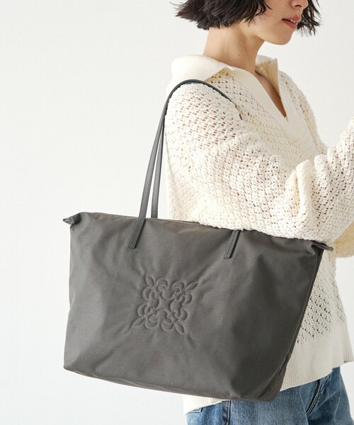 russet(ラシット)の「《WEB限定》【撥水】コーデュラナイロントートバッグ(トートバッグ・レディース・グレイッシュベージュ/ブラック/グレー・FREE)」の5枚目の写真