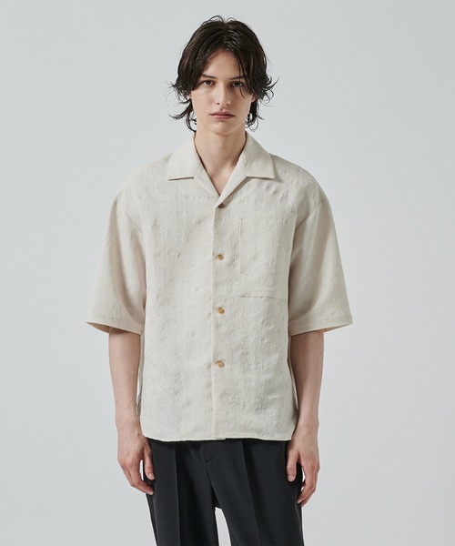 STUDIOUS(ステュディオス)の「【STUDIOUS】JACQUARD SHIRTS S.S(シャツ/ブラウス・メンズ・ライトベージュ/ブラック・1/2)」の2枚目の写真