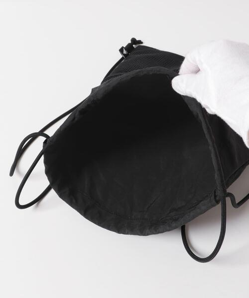 URBAN RESEARCH DOORS(アーバンリサーチドアーズ)の「『別注』rerer×DOORS airbagナップサック(バックパック/リュック・レディース・ネイビー/ブラック・ONE)」の13枚目の写真