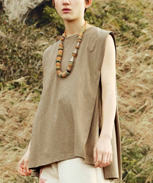 MEDE19F(メデジュウキュウ)の「MEDE19F タック遣いのフレンチスリーブコットントップス(Tシャツ/カットソー・レディース・ベージュ/ホワイト/ブラック・L/M/LL)」の3枚目の写真