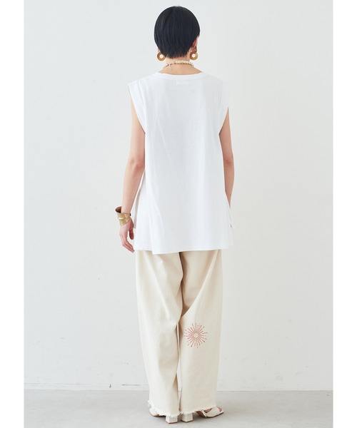 MEDE19F(メデジュウキュウ)の「MEDE19F タック遣いのフレンチスリーブコットントップス(Tシャツ/カットソー・レディース・ベージュ/ホワイト/ブラック・L/M/LL)」の6枚目の写真
