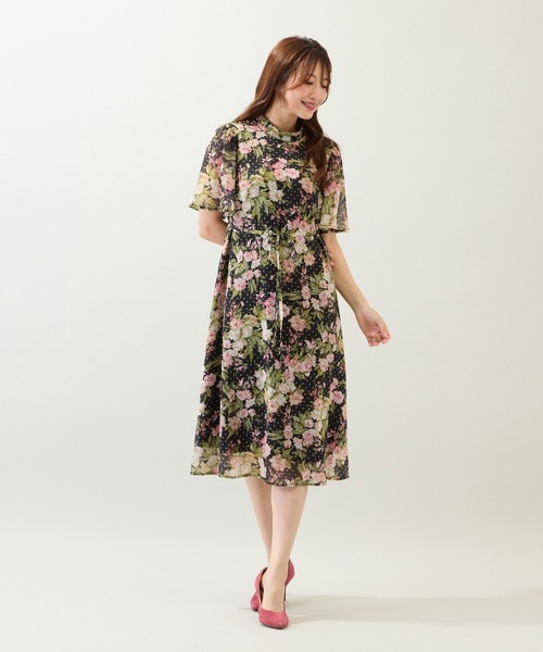 Rose Tiara(ローズティアラ)の「【手洗いOK】アンティークローズプリントワンピース(ワンピース・レディース・ブラック/ベージュ・38/42/46)」の2枚目の写真