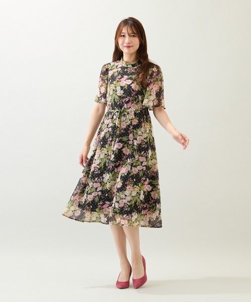 Rose Tiara(ローズティアラ)の「【手洗いOK】アンティークローズプリントワンピース(ワンピース・レディース・ブラック/ベージュ・38/42/46)」の16枚目の写真