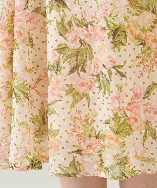 Rose Tiara(ローズティアラ)の「【手洗いOK】アンティークローズプリントワンピース(ワンピース・レディース・ブラック/ベージュ・38/42/46)」の5枚目の写真