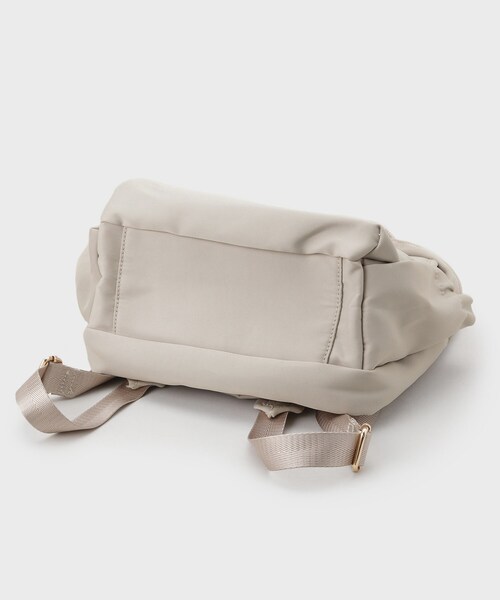 OPAQUE.CLIP（オペークドットクリップ）の「【撥水加工/多ポケット/A4サイズ対応】マルチファンクションツイルリュックサック（バックパック/リュック・レディース・チャコールグレー/ライトベージュ/ブラック・00）」の8枚目の写真