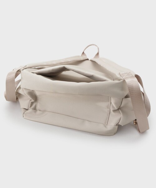 OPAQUE.CLIP（オペークドットクリップ）の「【撥水加工/多ポケット/A4サイズ対応】マルチファンクションツイルリュックサック（バックパック/リュック・レディース・チャコールグレー/ライトベージュ/ブラック・00）」の9枚目の写真