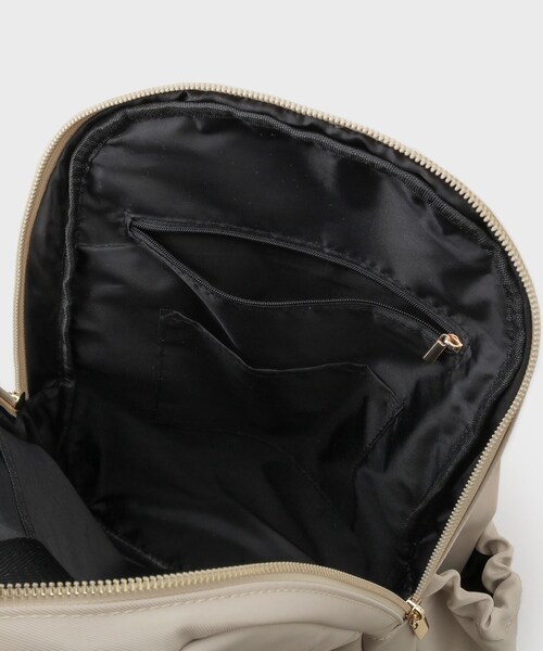 OPAQUE.CLIP（オペークドットクリップ）の「【撥水加工/多ポケット/A4サイズ対応】マルチファンクションツイルリュックサック（バックパック/リュック・レディース・チャコールグレー/ライトベージュ/ブラック・00）」の15枚目の写真