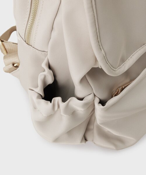 OPAQUE.CLIP（オペークドットクリップ）の「【撥水加工/多ポケット/A4サイズ対応】マルチファンクションツイルリュックサック（バックパック/リュック・レディース・チャコールグレー/ライトベージュ/ブラック・00）」の21枚目の写真