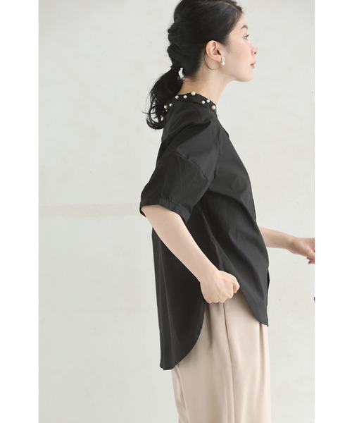 cawaii(カワイイ)の「首周り囲むパールネックシャツトップス(シャツ/ブラウス・レディース・オフホワイト/ブラック・FREE)」の16枚目の写真