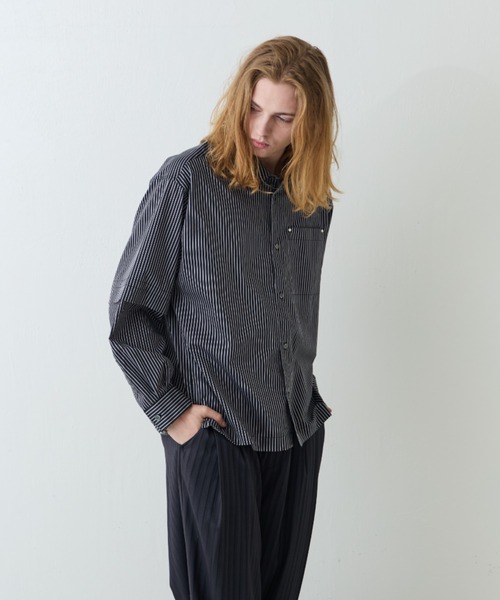 Lui's(ルイス)の「【Neucon/ニューコン】レイヤードデザインストライプオーバーサイズシャツ(シャツ/ブラウス・メンズ・ブラック/ベージュ・2/1)」の6枚目の写真