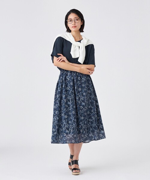 TRANS WORK(トランスワーク)の「【吸水速乾・接触冷感・UV・ウォッシャブル】ファンクションデシンブラウス(シャツ/ブラウス・レディース・ネイビー/ブラウン・38)」の12枚目の写真
