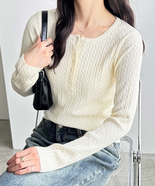 GeeRA(ジーラ)の「もちもち!ヘンリーネックミニケーブルニット(ニット/セーター・レディース・オフホワイト/グレー/ブラック・MEDIUM/LARGE/X-LARGE)」の4枚目の写真
