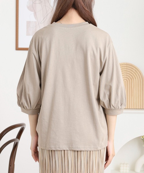 atONE（アットワン）の「ボリューム袖ショート丈カットソー（Tシャツ/カットソー・レディース・チャコールグレー/グレイッシュベージュ/ブラック/モカ/オフホワイト・F）」の12枚目の写真