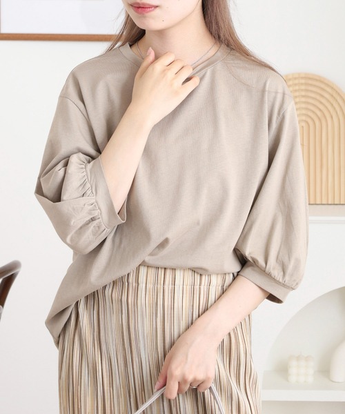 atONE（アットワン）の「ボリューム袖ショート丈カットソー（Tシャツ/カットソー・レディース・チャコールグレー/グレイッシュベージュ/ブラック/モカ/オフホワイト・F）」の6枚目の写真