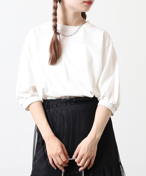 atONE（アットワン）の「ボリューム袖ショート丈カットソー（Tシャツ/カットソー・レディース・チャコールグレー/グレイッシュベージュ/ブラック/モカ/オフホワイト・F）」の17枚目の写真