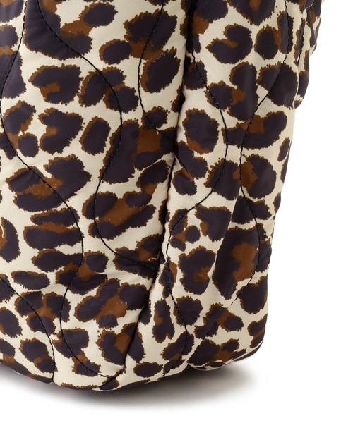 AVIREX（アヴィレックス）の「《限定》BONDING QUILTING SHOULDER BAG/キルティングショルダーバッグ（ショルダーバッグ・レディース・グリーン系カモフラージュ/ブラック系その他/レオパード/ブラック/ネイビー・F）」の7枚目の写真