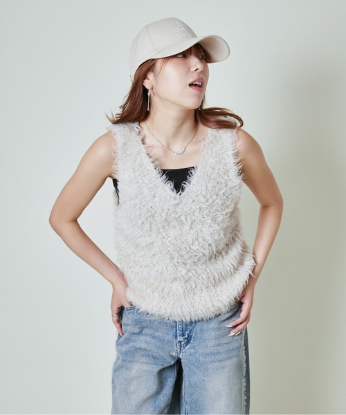 GORGE(ゴージ)の「《前後2WAY×シャギータッチ》レディース ベスト ふわモコ質感 秋冬(ベスト・レディース・ライトグレー/アイボリー/グレイッシュベージュ・F)」の4枚目の写真