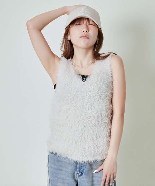 GORGE(ゴージ)の「《前後2WAY×シャギータッチ》レディース ベスト ふわモコ質感 秋冬(ベスト・レディース・ライトグレー/アイボリー/グレイッシュベージュ・F)」の6枚目の写真