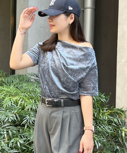 Futier land（フューティアランド）の「ドレープシアーベロア半袖Tシャツ（Tシャツ/カットソー・レディース・アイボリー/ブルー/ブラウン・MEDIUM）」の4枚目の写真