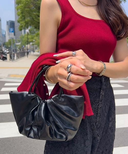 KOBE LETTUCE（コウベレタス）の「ギャザーデザインフェイクレザーバッグ（ハンドバッグ・レディース・ブラウン系/カーキ/ブラック・F）」の4枚目の写真