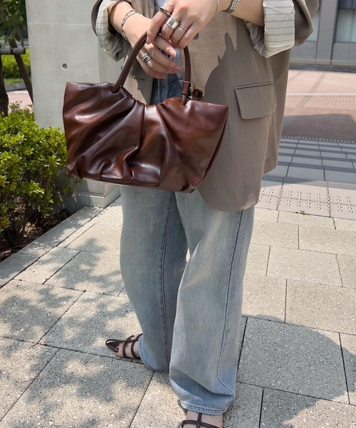 KOBE LETTUCE（コウベレタス）の「ギャザーデザインフェイクレザーバッグ（ハンドバッグ・レディース・ブラウン系/カーキ/ブラック・F）」の9枚目の写真