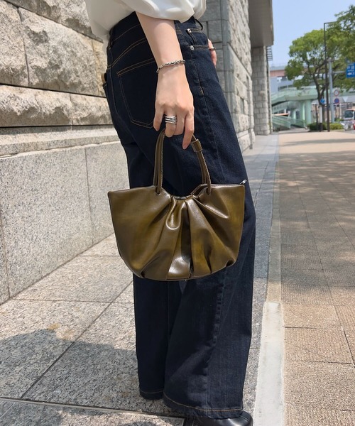 KOBE LETTUCE（コウベレタス）の「ギャザーデザインフェイクレザーバッグ（ハンドバッグ・レディース・ブラウン系/カーキ/ブラック・F）」の12枚目の写真