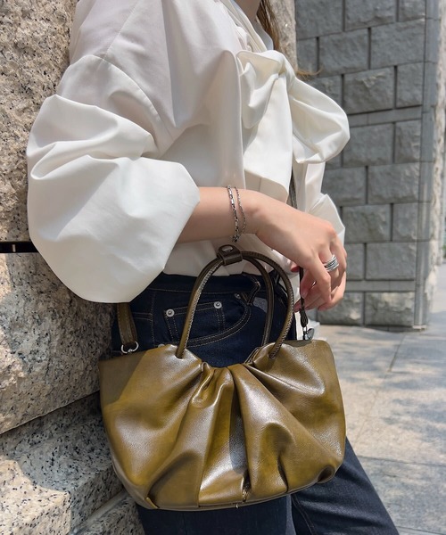 KOBE LETTUCE（コウベレタス）の「ギャザーデザインフェイクレザーバッグ（ハンドバッグ・レディース・ブラウン系/カーキ/ブラック・F）」の14枚目の写真