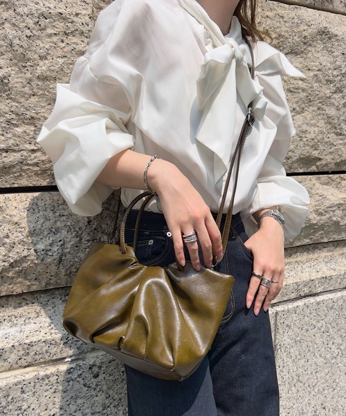 KOBE LETTUCE（コウベレタス）の「ギャザーデザインフェイクレザーバッグ（ハンドバッグ・レディース・ブラウン系/カーキ/ブラック・F）」の15枚目の写真