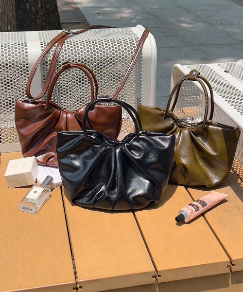 KOBE LETTUCE（コウベレタス）の「ギャザーデザインフェイクレザーバッグ（ハンドバッグ・レディース・ブラウン系/カーキ/ブラック・F）」の16枚目の写真
