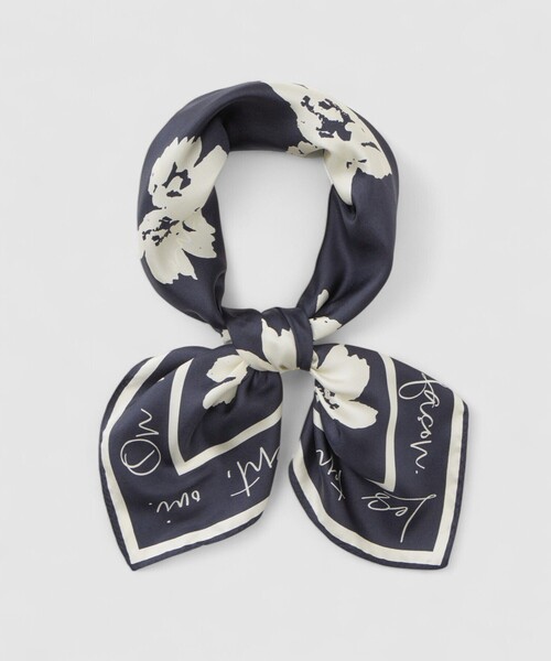 allureville（アルアバイル）の「スケッチフラワースカーフ（バンダナ/スカーフ・レディース・ライトベージュ/ネイビー/オフホワイト・FREE）」の2枚目の写真
