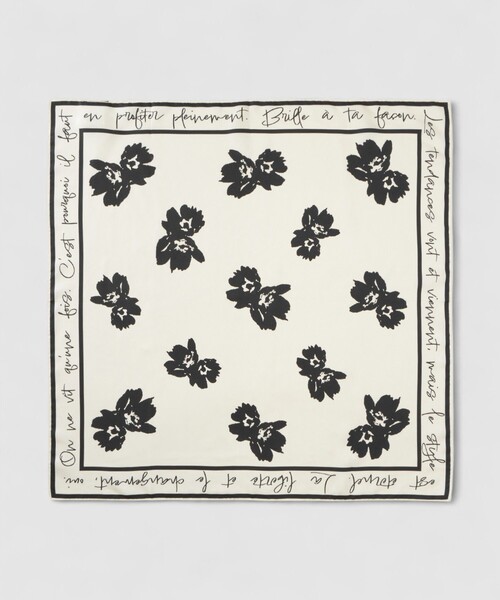 allureville（アルアバイル）の「スケッチフラワースカーフ（バンダナ/スカーフ・レディース・ライトベージュ/ネイビー/オフホワイト・FREE）」の5枚目の写真