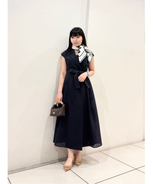 allureville（アルアバイル）の「スケッチフラワースカーフ（バンダナ/スカーフ・レディース・ライトベージュ/ネイビー/オフホワイト・FREE）」の18枚目の写真