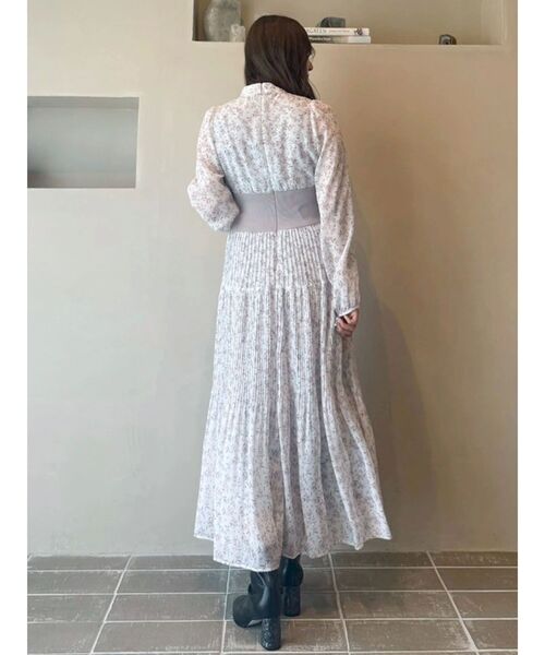 MERCURYDUO（マーキュリーデュオ）の「ウエストリブプリーツワンピース（ワンピース・レディース・オフホワイト/ピンク・SMALL/MEDIUM）」の19枚目の写真