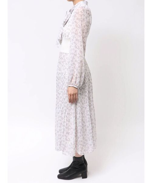 MERCURYDUO（マーキュリーデュオ）の「ウエストリブプリーツワンピース（ワンピース・レディース・オフホワイト/ピンク・SMALL/MEDIUM）」の10枚目の写真