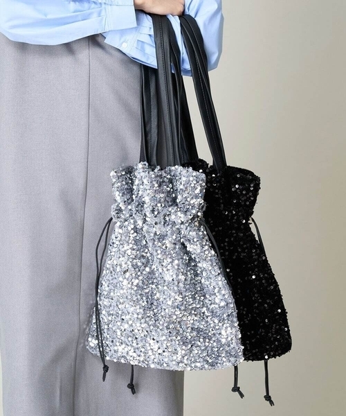 a.v.v（アーヴェヴェ）の「スパンコールトート（トートバッグ・レディース・シルバー/ブラック/ゴールド・38）」の2枚目の写真