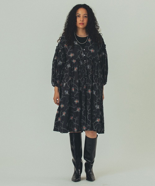 ROSE BUD（ローズバッド）の「(mag.by c)FLOWER EMBROIDERY MINI DRESS（ワンピース・レディース・ブラック・ONE SIZE）」の10枚目の写真